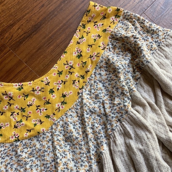 Hummingbird boho floral top size medium - Picture 4 of 6